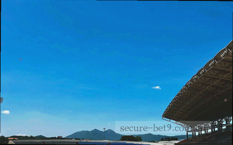 几何线条构成的抽象品牌图腾，象征BET9十年信誉的稳固与秩序